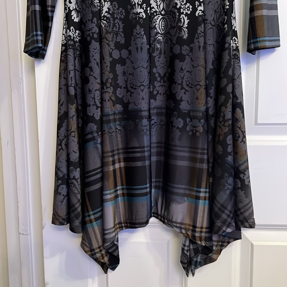 Patterned Handkerchief Dress - Picture 6 of 15